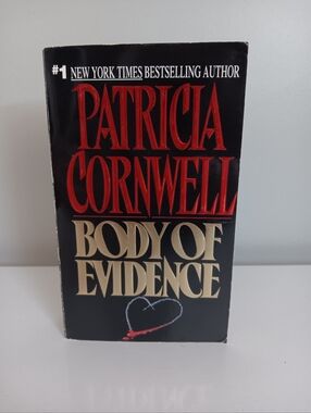 Patricia Cornwell "Body of Evidence" Paperback Book